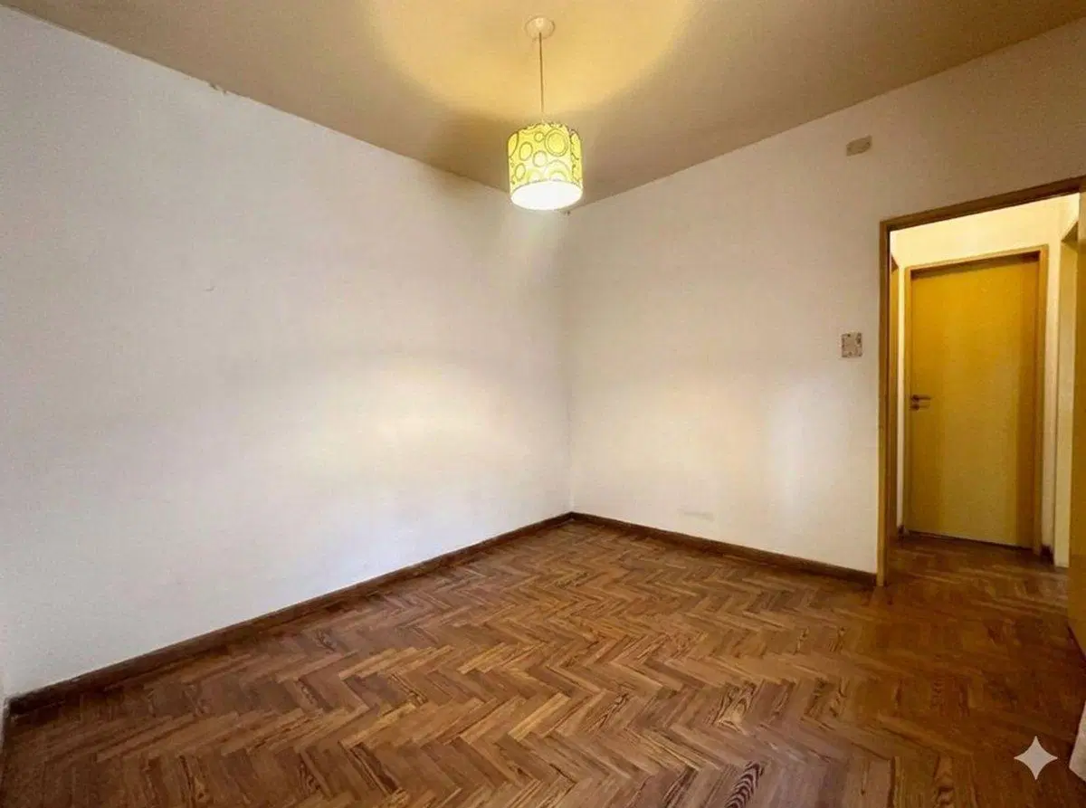 VENTA PH 3 AMBIENTES Y PATIO EN CASTELAR ESTACION 4