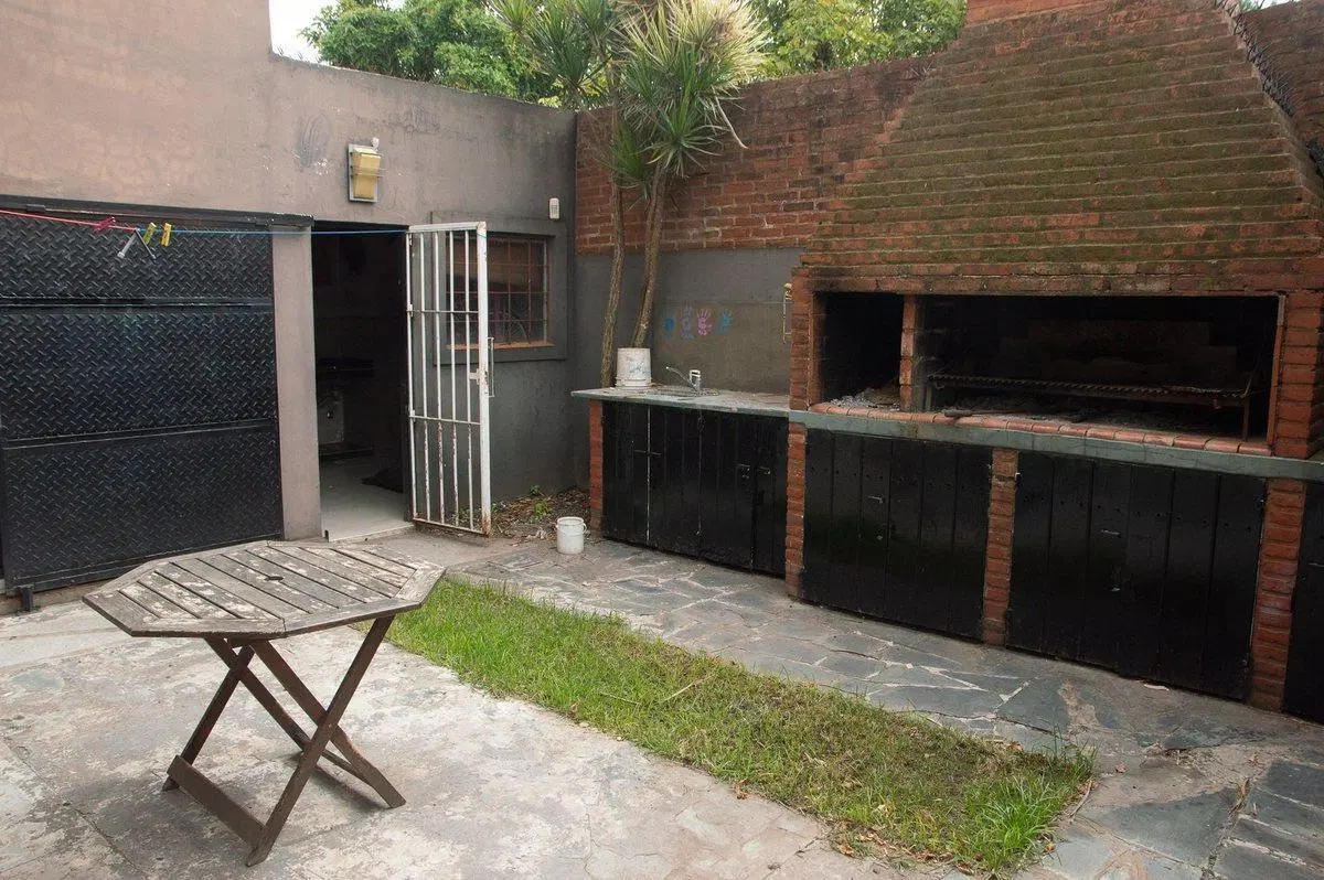 CASA DOS PLANTAS 4 AMB CASTELAR COCHERA 5