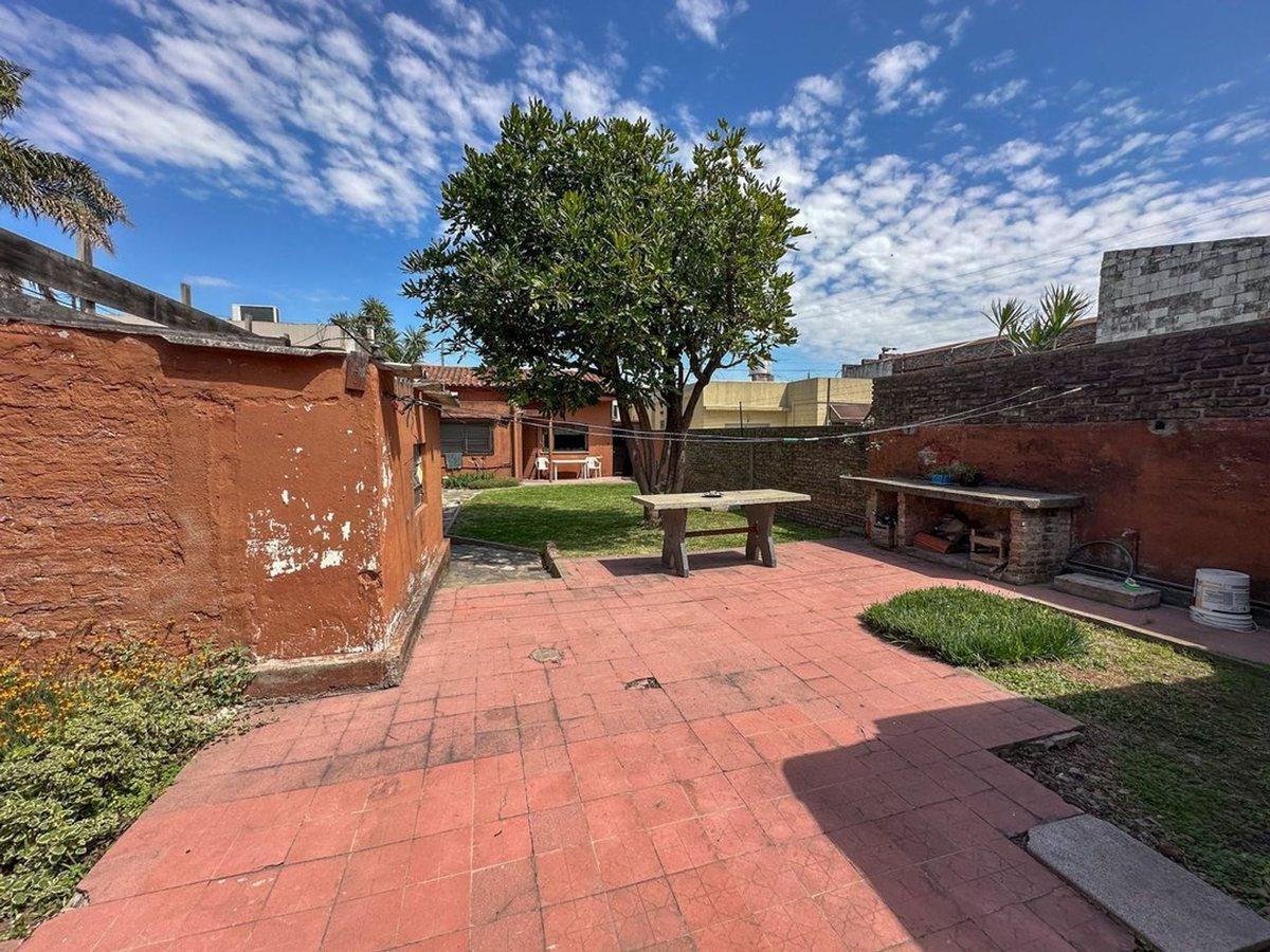 VENTA 2 CASAS 3 AMB RAMOS MEJIA LOTE PROPIO