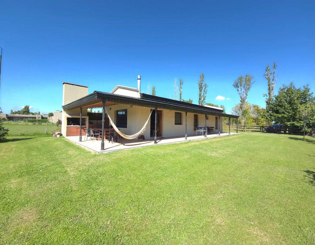 VENTA CASA BARRIO CHACRAS DEL MOLINO 3 AMB PILETA