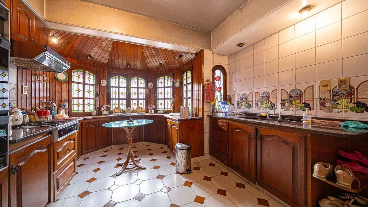 CASA EN VENTA PARQUE CHACABUCO 5 AMBIENTES 8