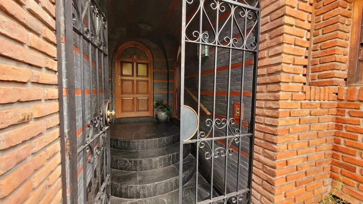 CASA EN VENTA PARQUE CHACABUCO 5 AMBIENTES 2