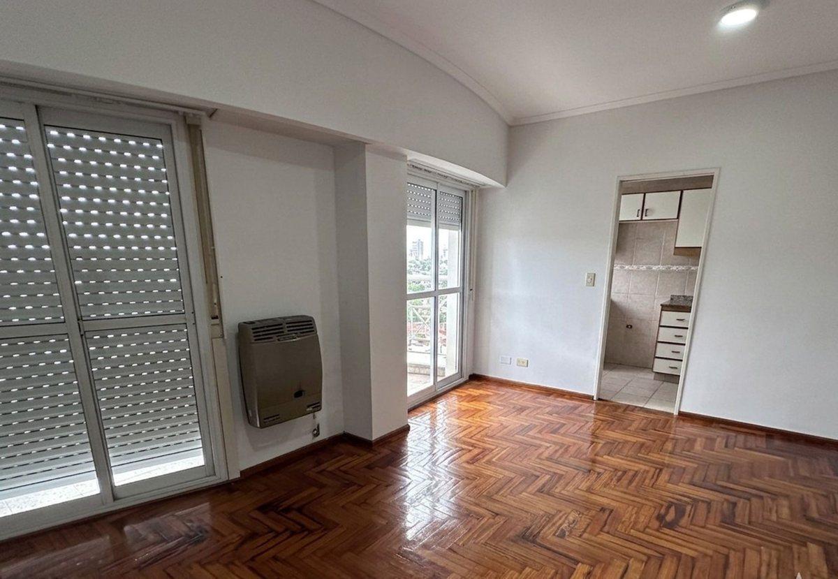 VENTA DEPARTAMENTO 2 AMBIENTES BALCON TIGRE CENTRO