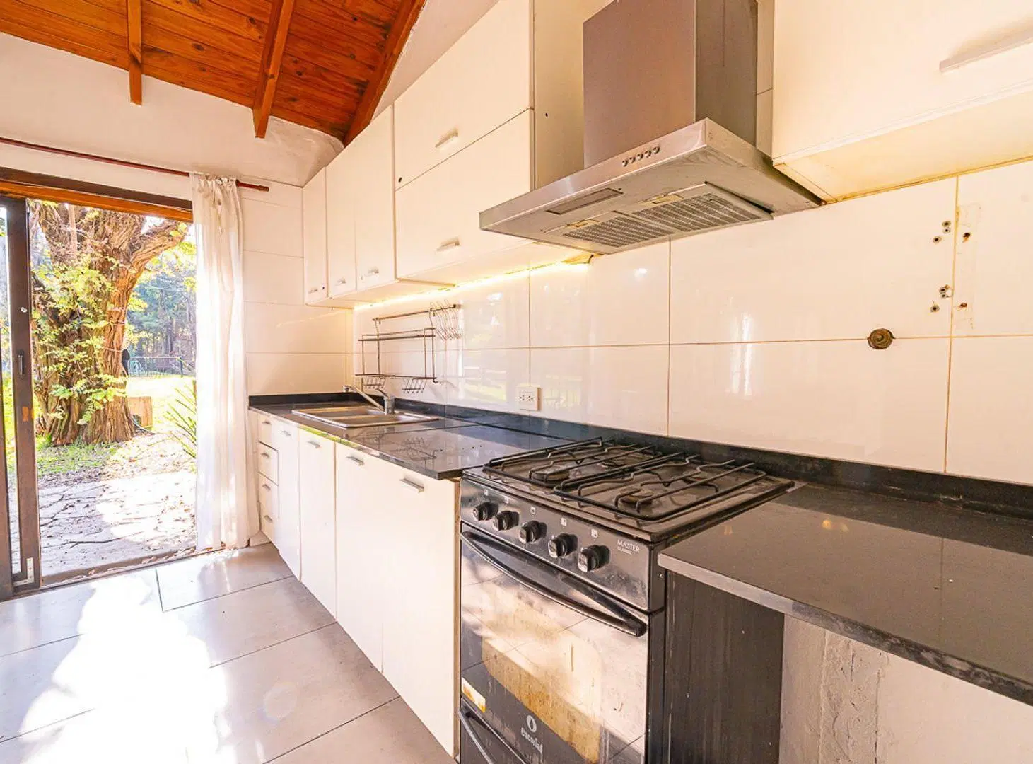 CASA 5 AMBIENTES EN TALAR DE PACHECO ENORME PARQUE 5