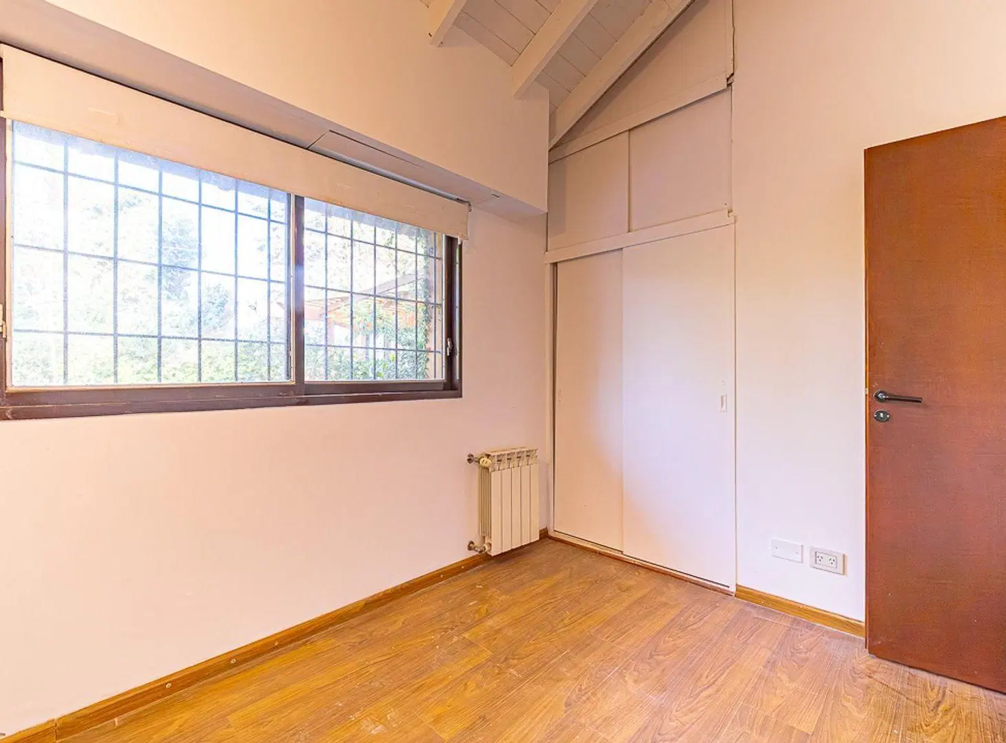 CASA 5 AMBIENTES EN TALAR DE PACHECO ENORME PARQUE 3