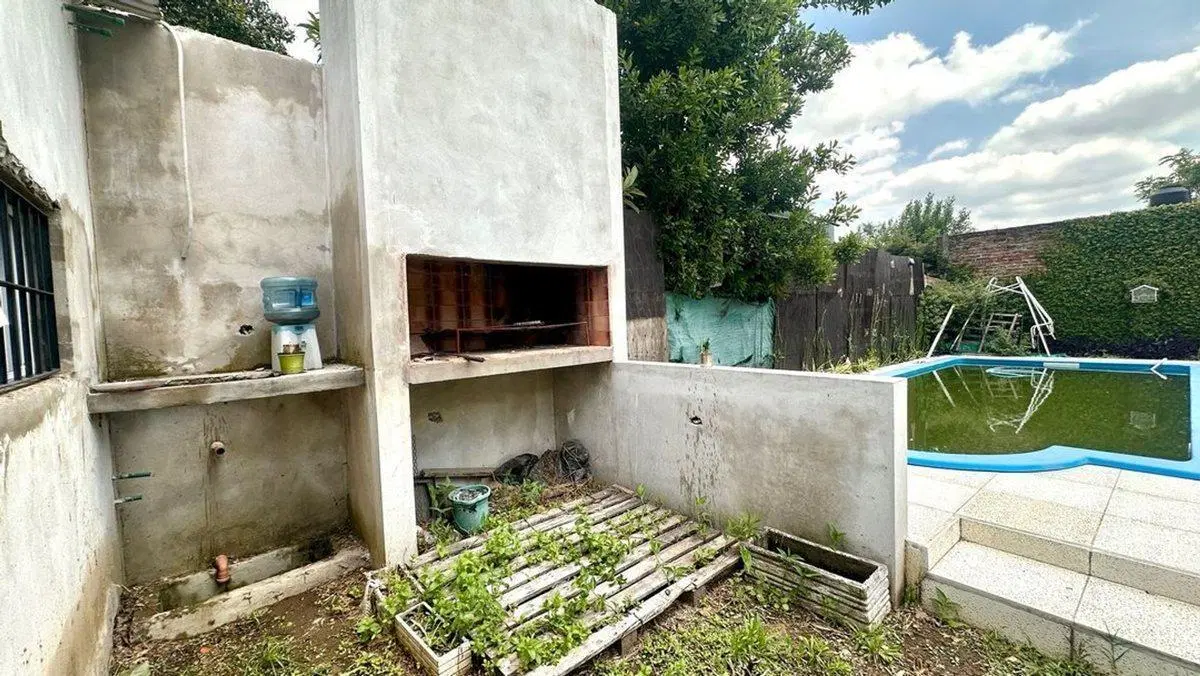 VENTA CASA A TERMINAR EN GENERAL RODRIGUEZ PILETA 5