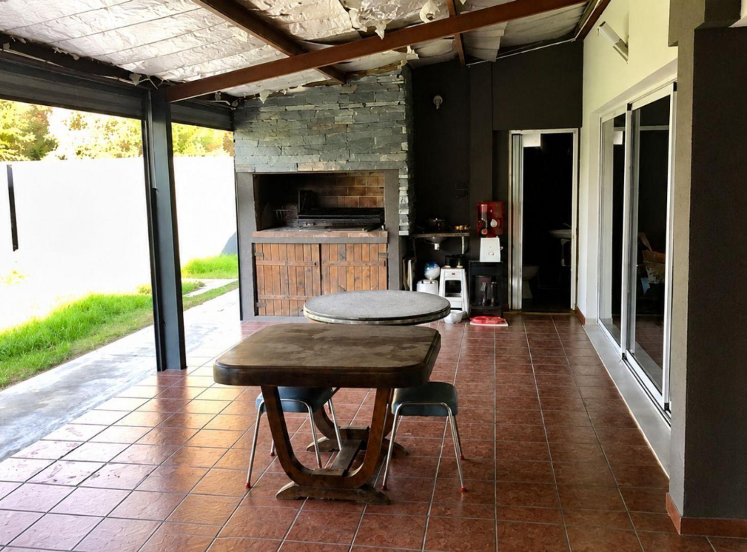 CASA VENTA VILLA LUZURIAGA 5 AMB PILETA Y PATIO