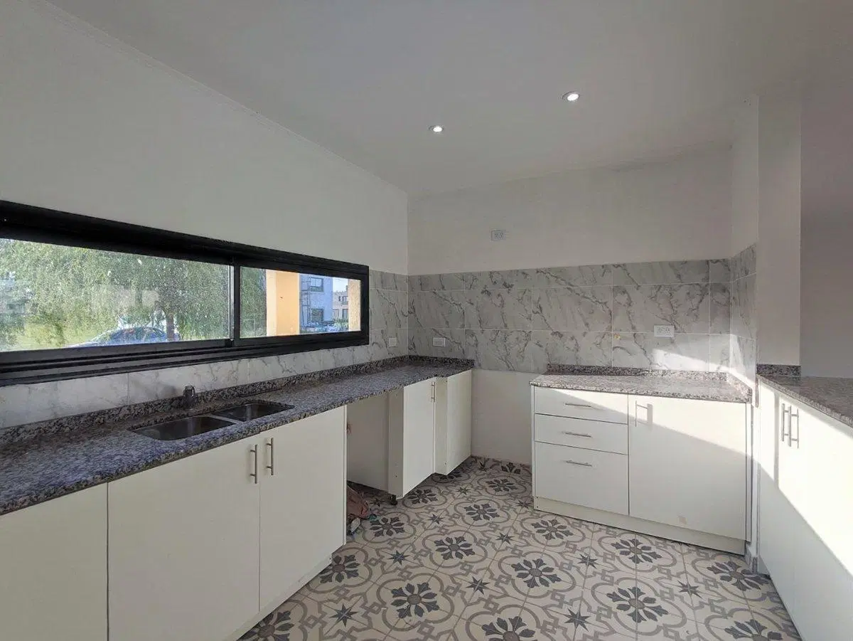 CASA VENTA PRADERAS 57 CAÑUELAS 4 AMBIENTES COCHER 2