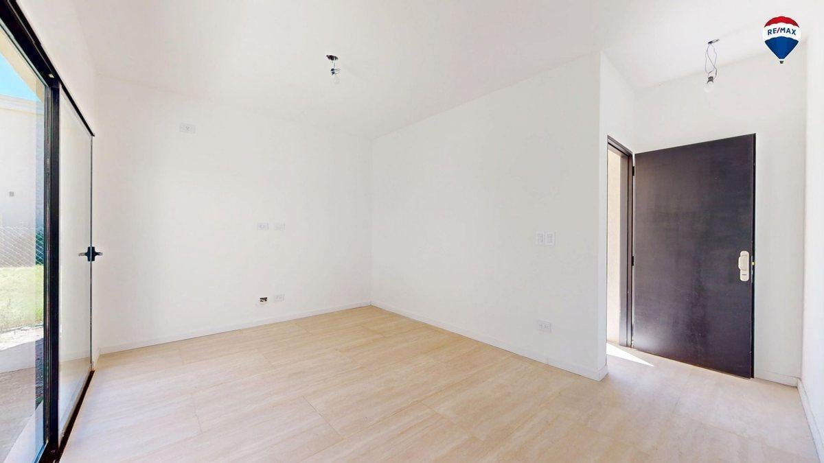 CASA TRES AMBIENTES EN BARRIO LAGUNA AZUL 118M2