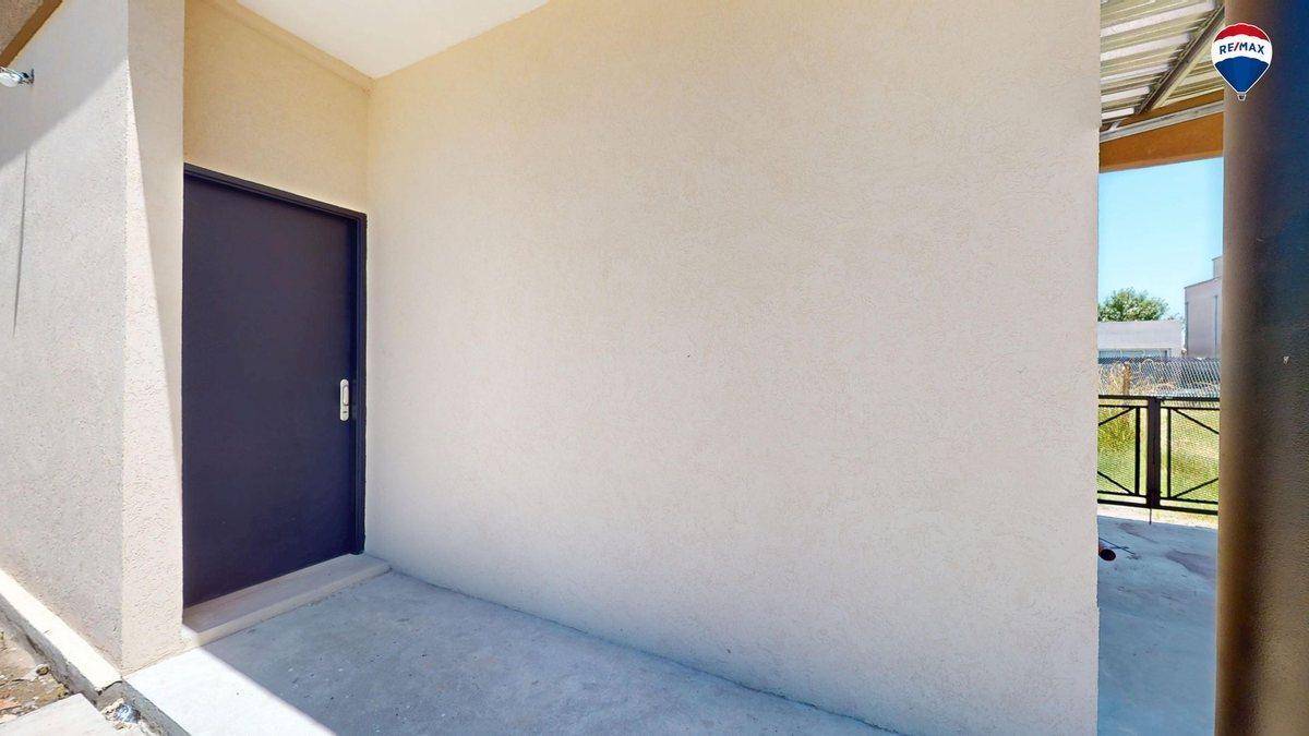 CASA TRES AMBIENTES EN BARRIO LAGUNA AZUL 118M2