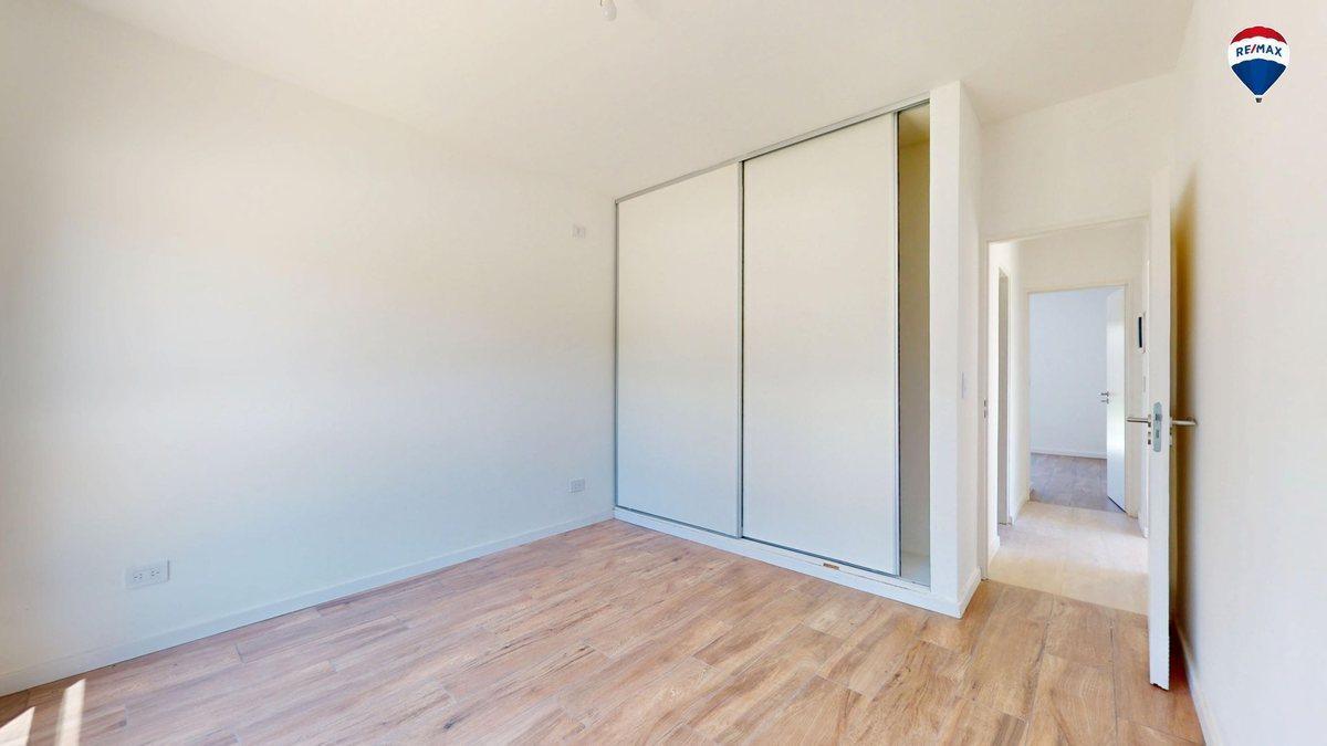 CASA TRES AMBIENTES EN BARRIO LAGUNA AZUL 118M2