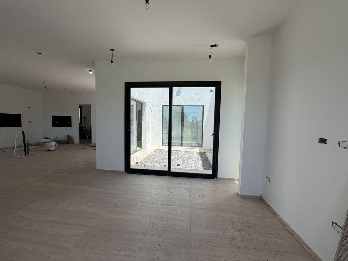 CASA 4 AMBIENTES EN BARRIO LA ALAMEDA 150 M2