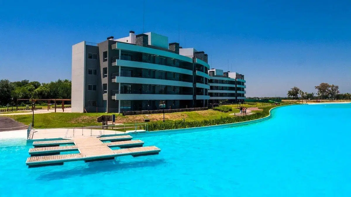 MONOAMBIENTE LAGOON PILAR CON PARRILLA Y COCHERA 3