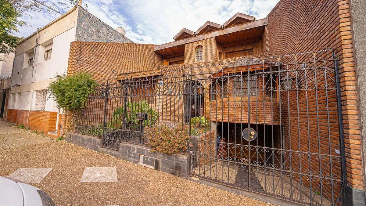 CASA 5 AMBIENTES VENTA PARQUE CHACABUCO 3