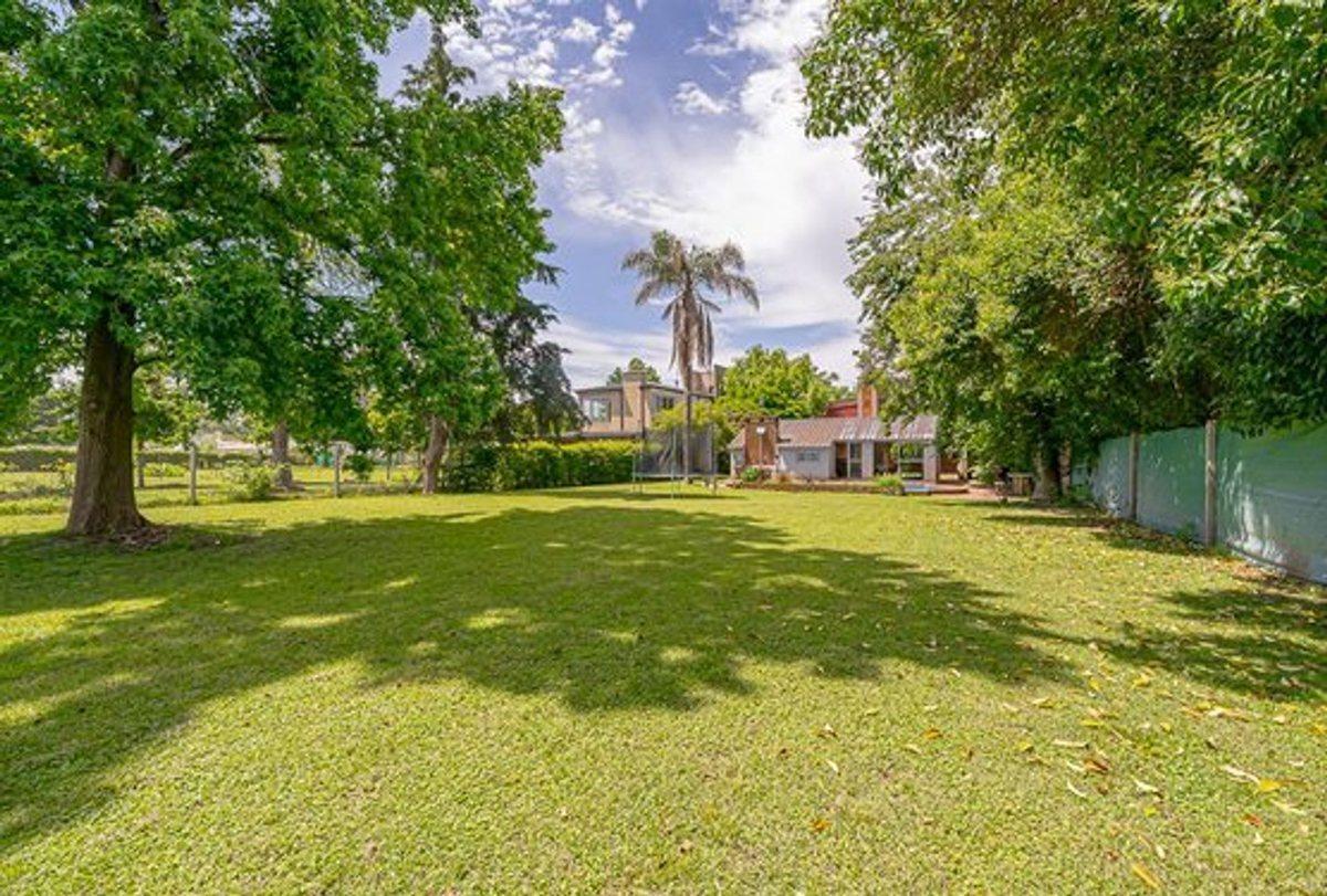 CASA 4 AMBIENTES VENTA LUJAN LEZICA PILETA PARQUE