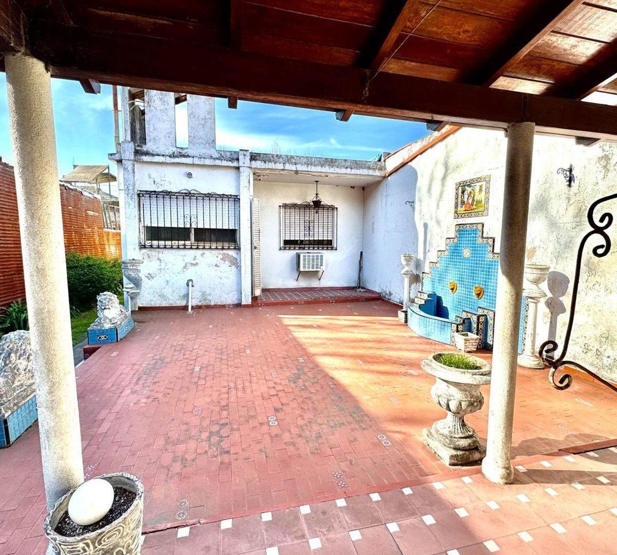 VENTA CASA TRES AMBIENTES EN DOCK SUD GRAN LOTE