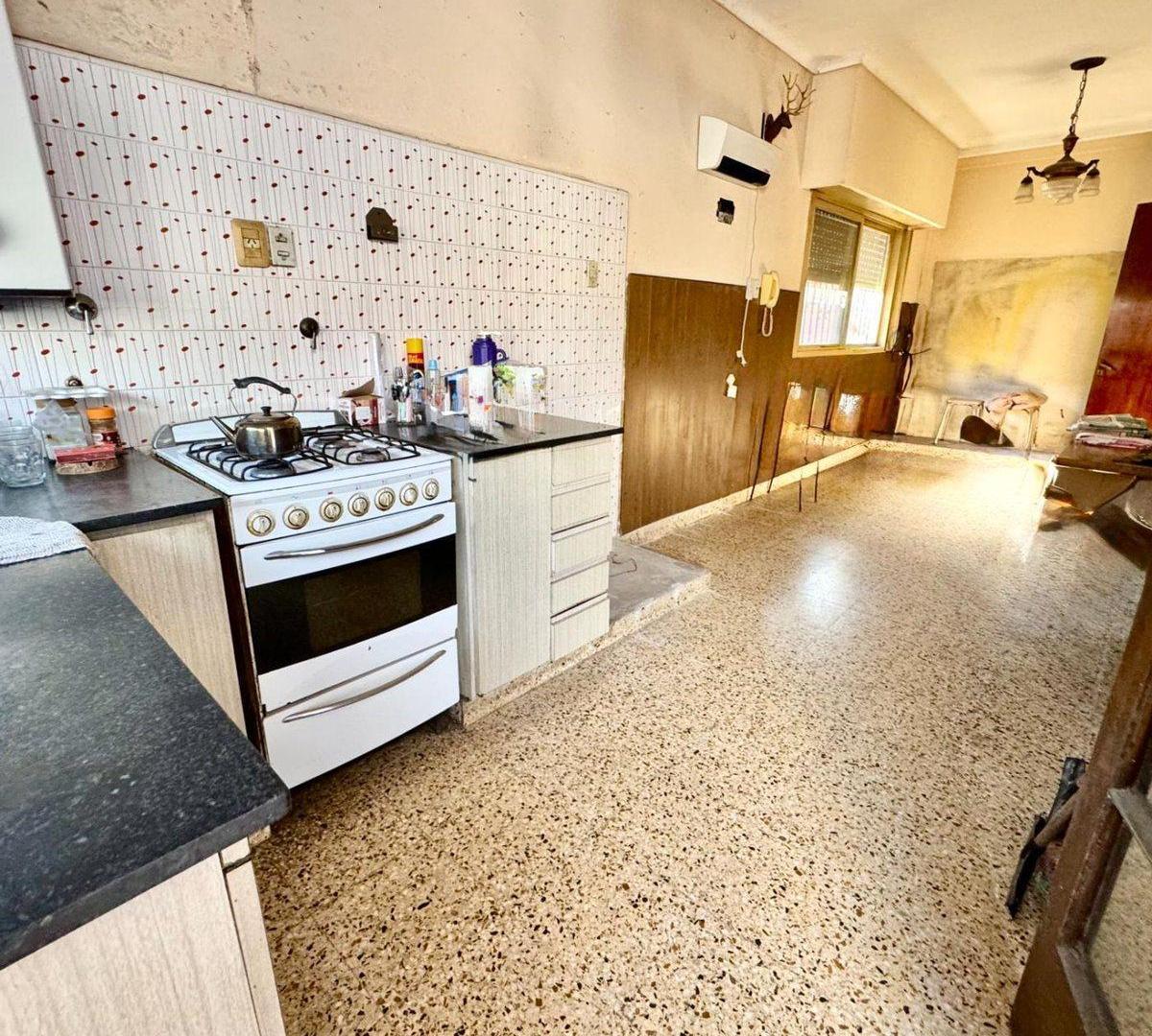 VENTA CASA TRES AMBIENTES EN DOCK SUD GRAN LOTE