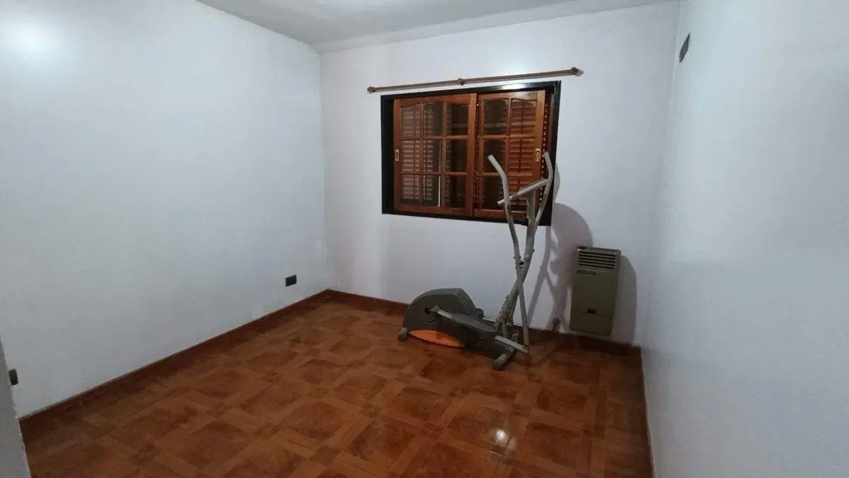 VENTA CASA 4 AMBIENTES MERLO PARQUE COCHERA 5