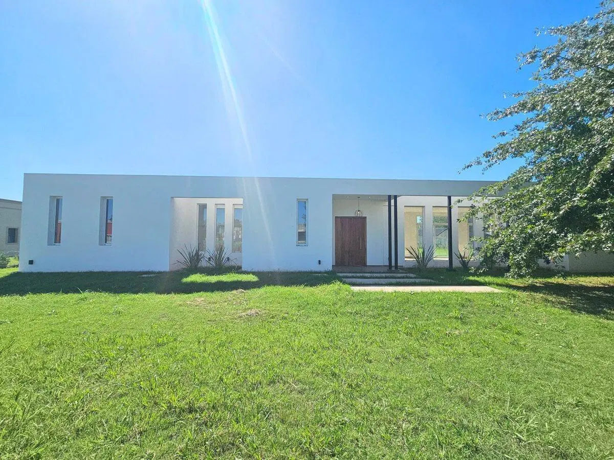 VENTA CASA 5 AMBIENTES COMARCA DE  LUJAN 2