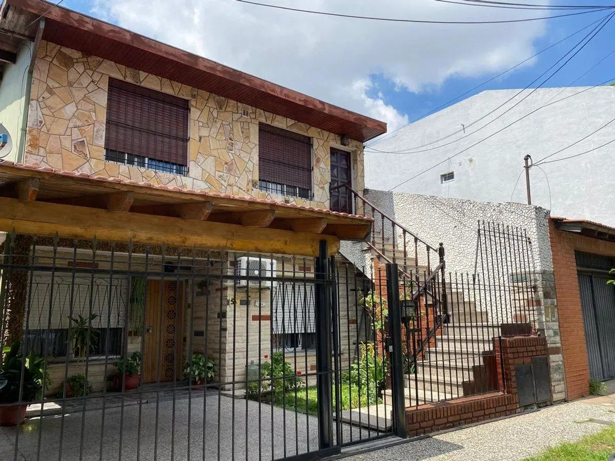 CASA EN VENTA EN VILLA BALLESTER 4 AMBIENTES 5