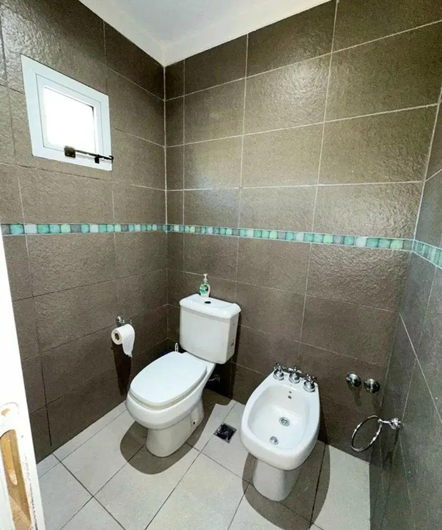 CASA VENTA VILLA LUZURIAGA CON PARQUE Y PILETA 5