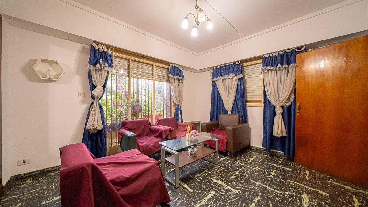 CASA 4 AMBIENTES VENTA LINIERS PATIO LOCAL 8