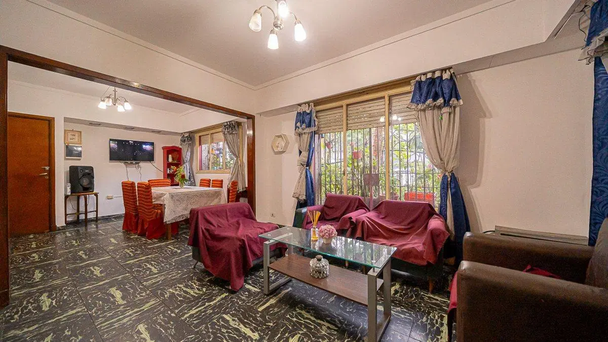 CASA 4 AMBIENTES VENTA LINIERS PATIO LOCAL 5