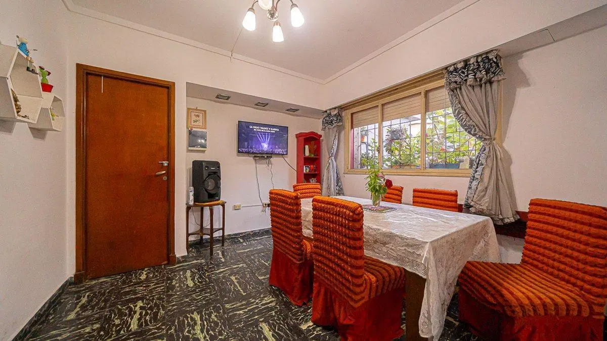 CASA 4 AMBIENTES VENTA LINIERS PATIO LOCAL 4