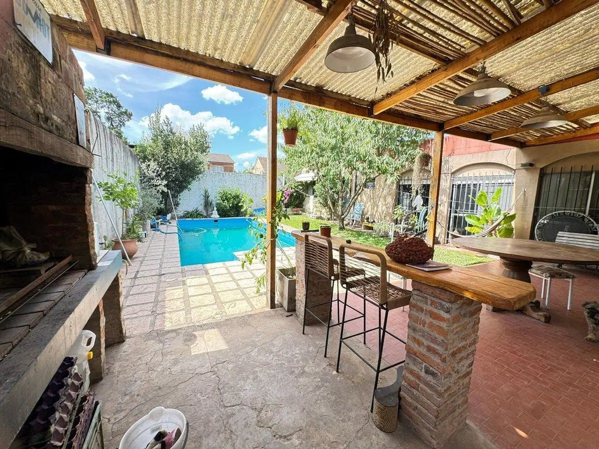 CASA 4 AMBIENTES VENTA PARQUE LELOIR PARQUE 4