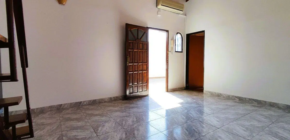 4 AMBIENTES CON DOS AMPLIOS PATIOS Y COCHERA 2