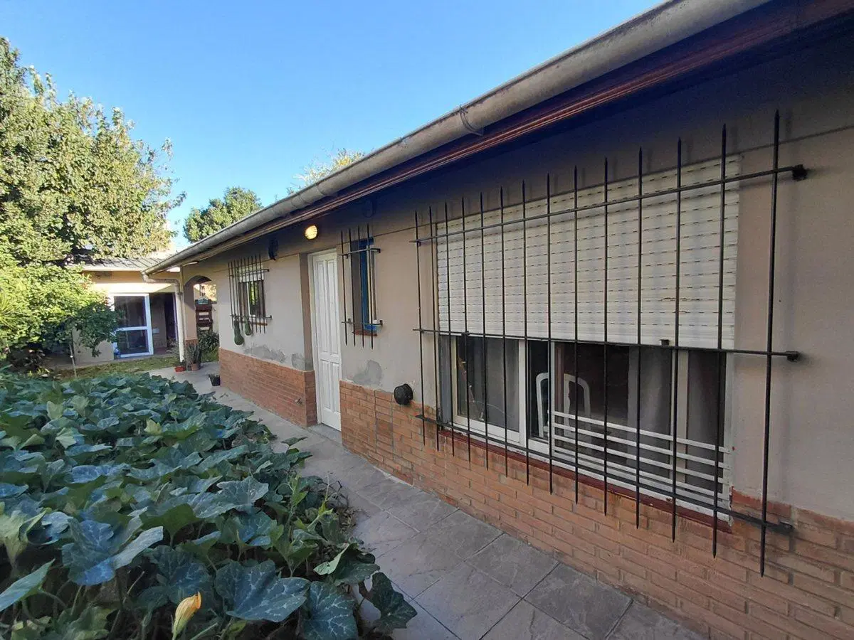 VENTA CASA 4 AMBIENTES MULTIFAMILIAR BERNAL OESTE 2