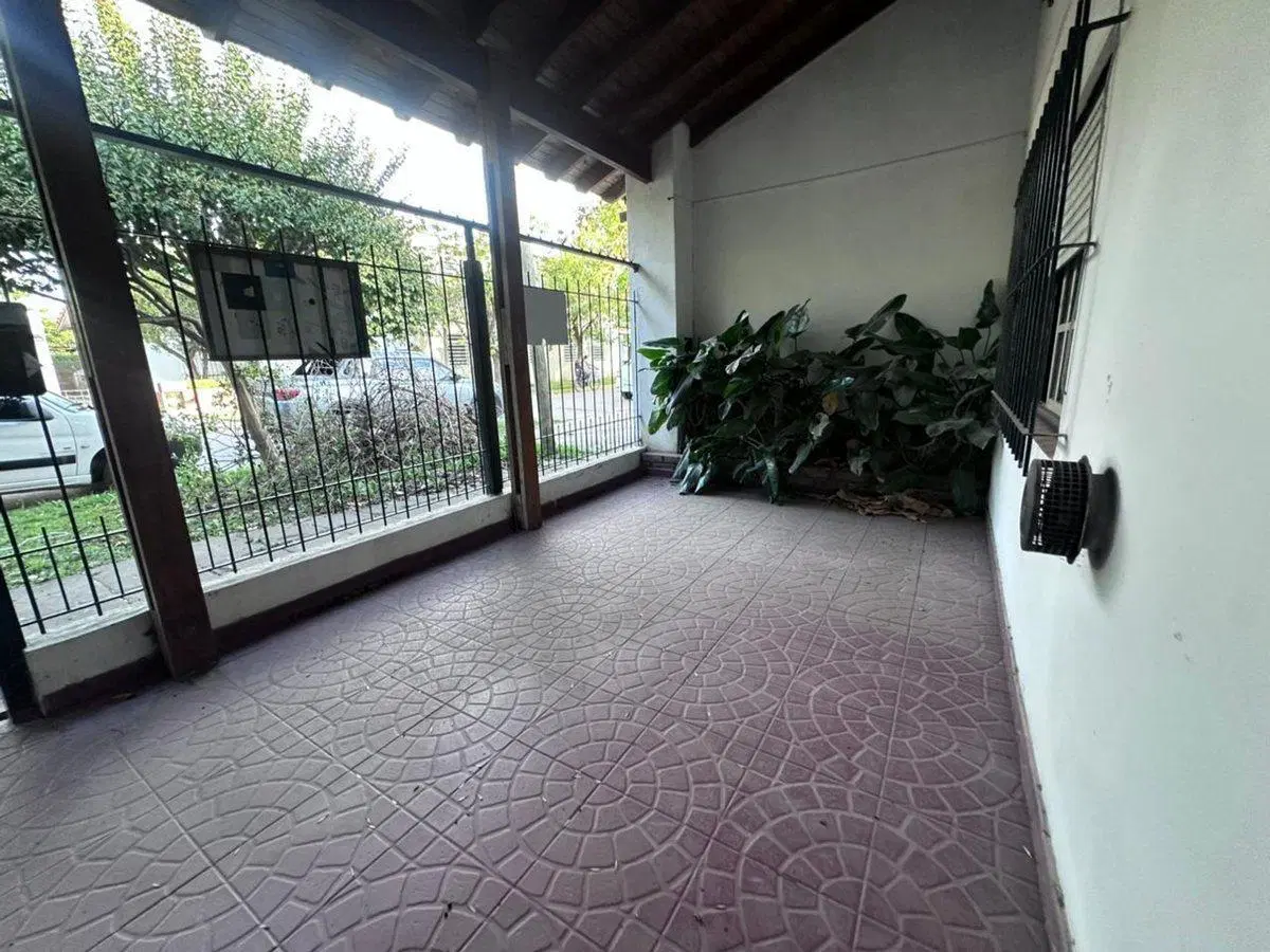 VENTA CASA 3 AMBIENTES CON COCHERA EN MARCOS PAZ 2