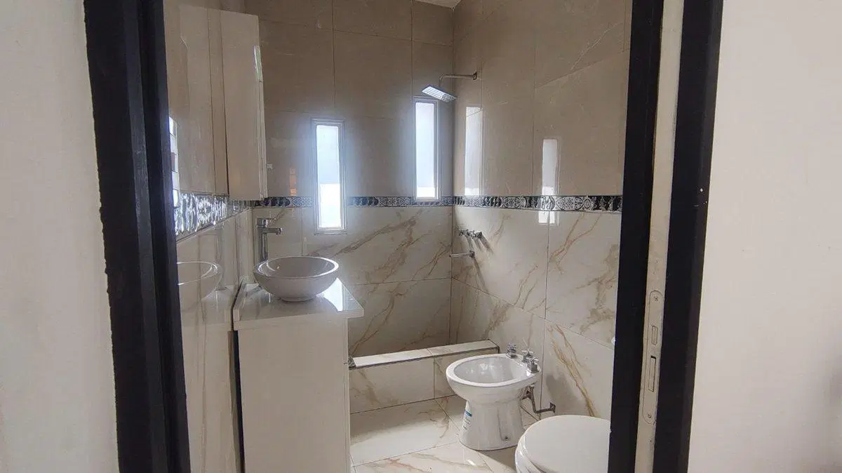 VENTA CASA 4 AMBIENTES IDEAL DESARROLLO COMERCIAL 5