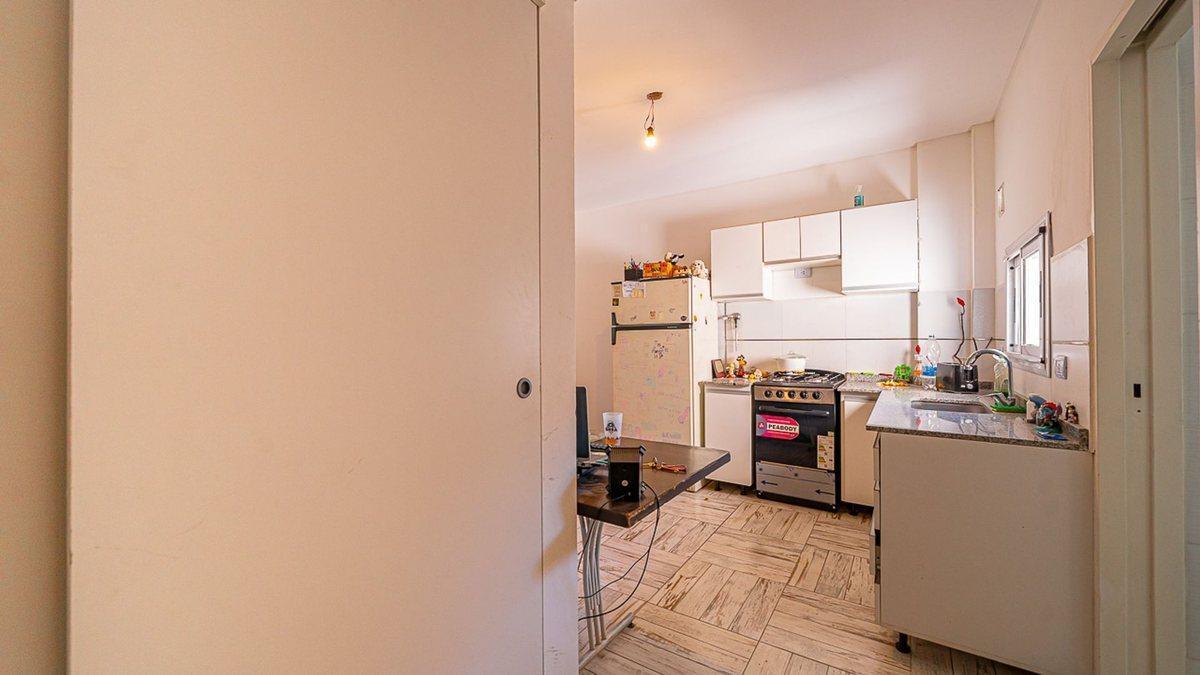 Foto de VENTA DEPARTAMENTO 2 AMB SANTOS LUGARES COCHERA, imagen 3