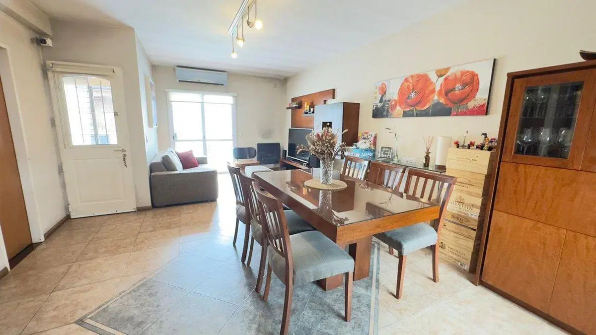 CASA DUPLEX 4 AMBIENTES VENTA ITUZAINGO  PILETA 5