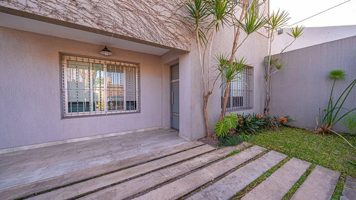 CASA 5 AMBIENTES VENTA HAEDO CON PARQUE Y PILETA 8