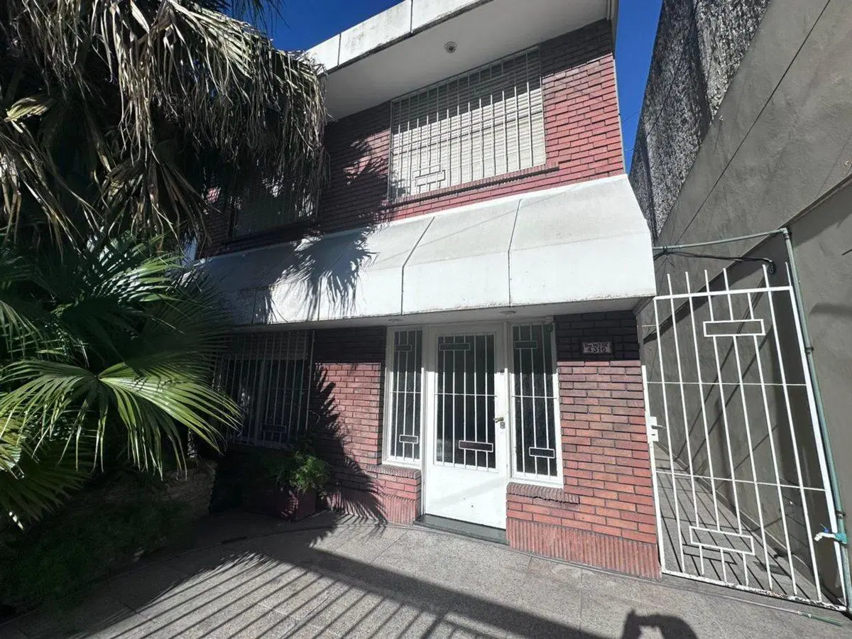 VENTA CASA 5 AMBIENTES MULTIFAMILIAR CON COCHERA 3