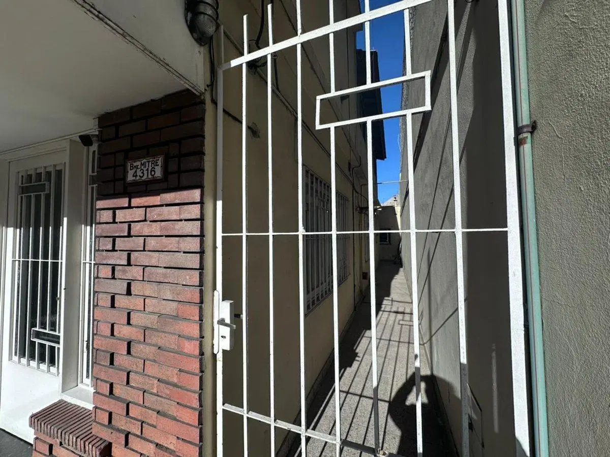 VENTA CASA 5 AMBIENTES MULTIFAMILIAR CON COCHERA 4