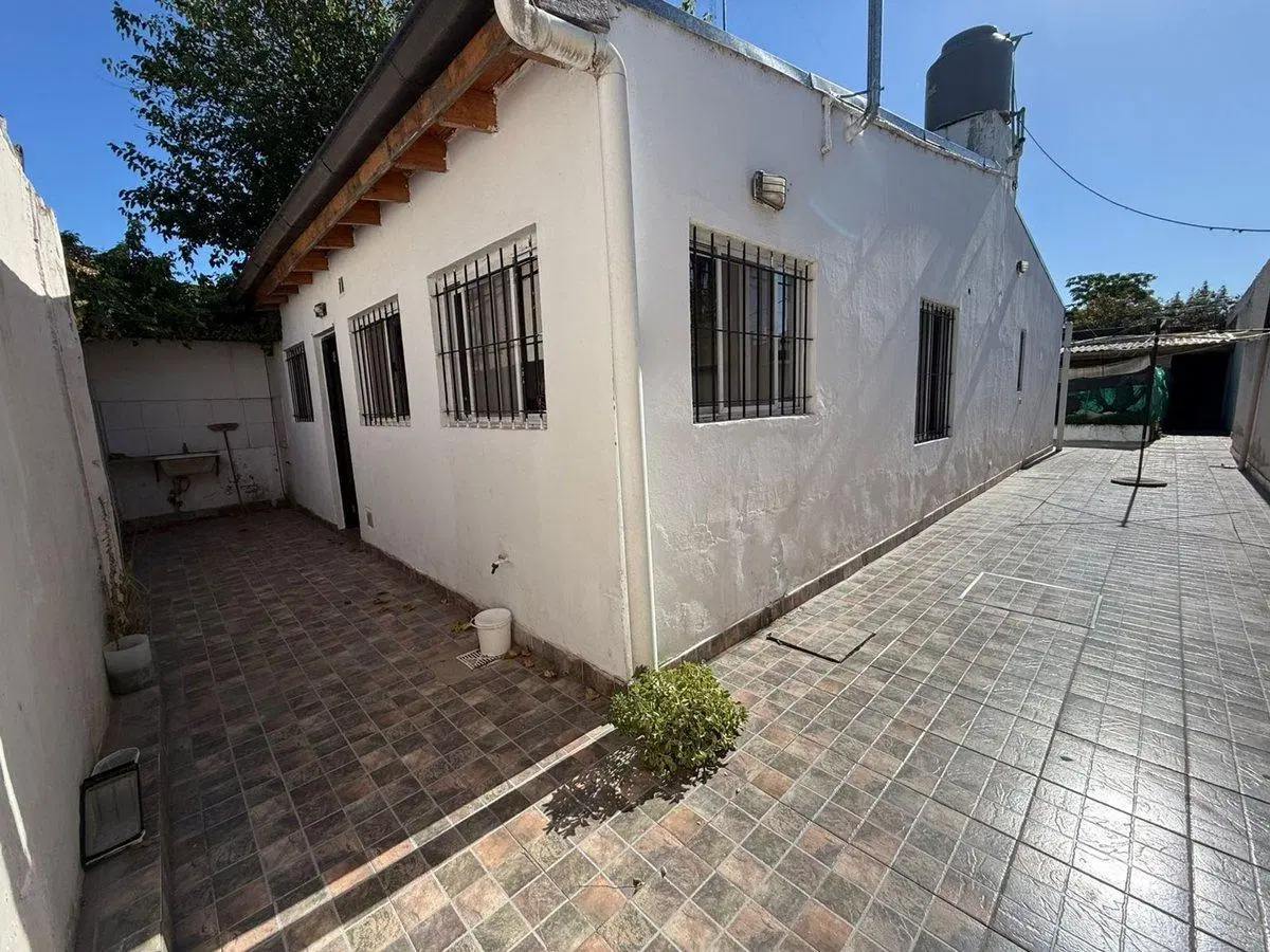 VENTA BLOQUE 2 CASAS 2 LOCALES FRANCISCO ALVAREZ 3