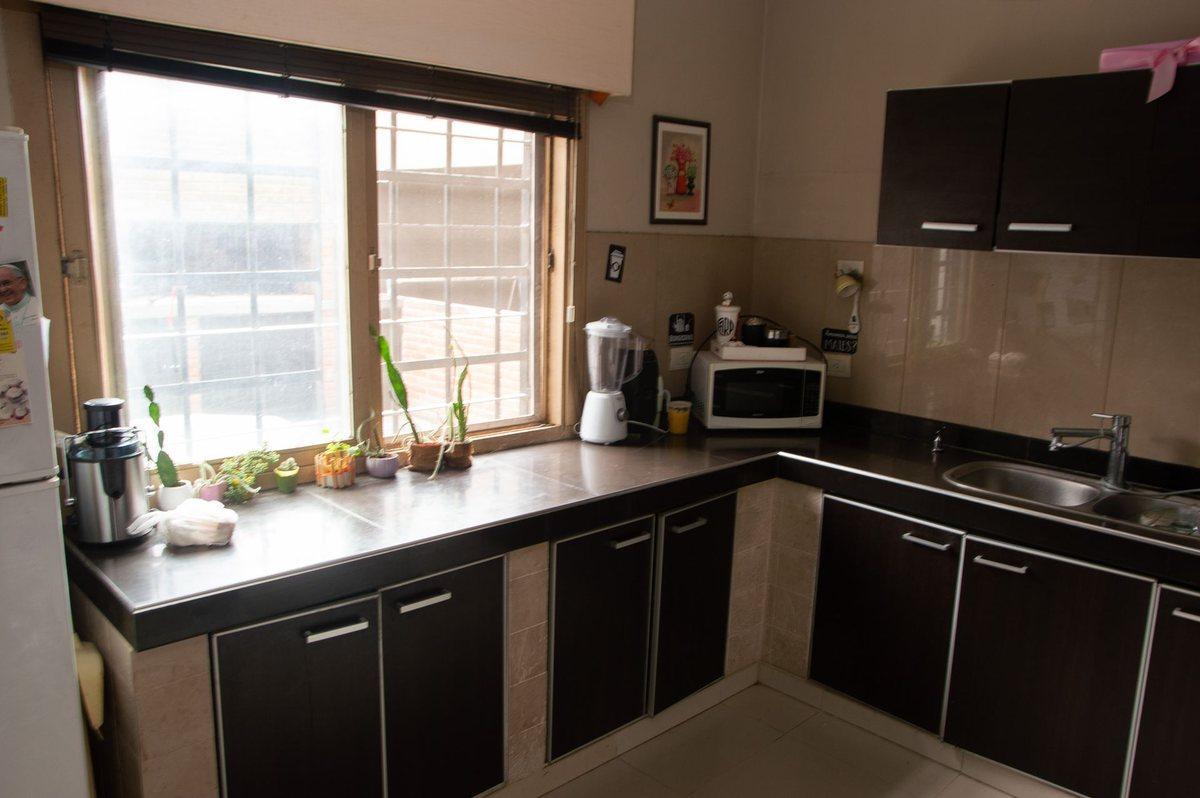 Foto de VENTA CASA 4 AMBIENTES CASTELAR, imagen 3