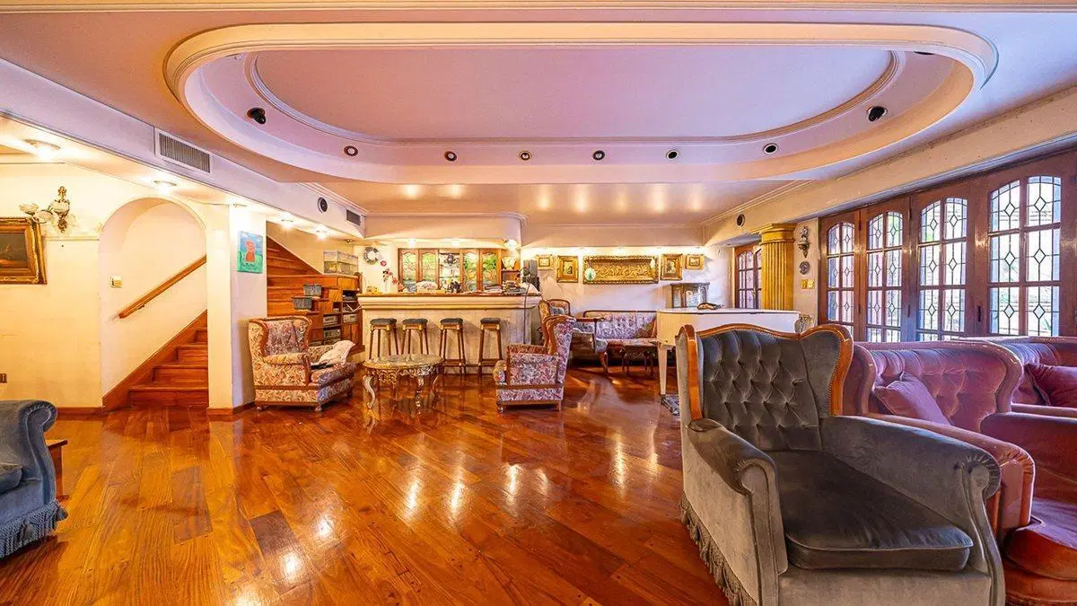 VENTA CASA 5 AMBIENTES PARQUE CHACABUCO PILETA 3
