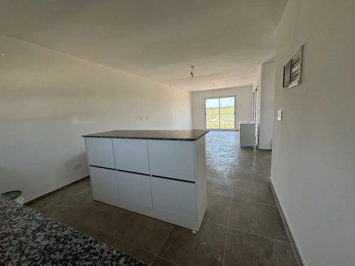 CASA 4 AMBIENTES BARRIO LAGUNA AZUL 5