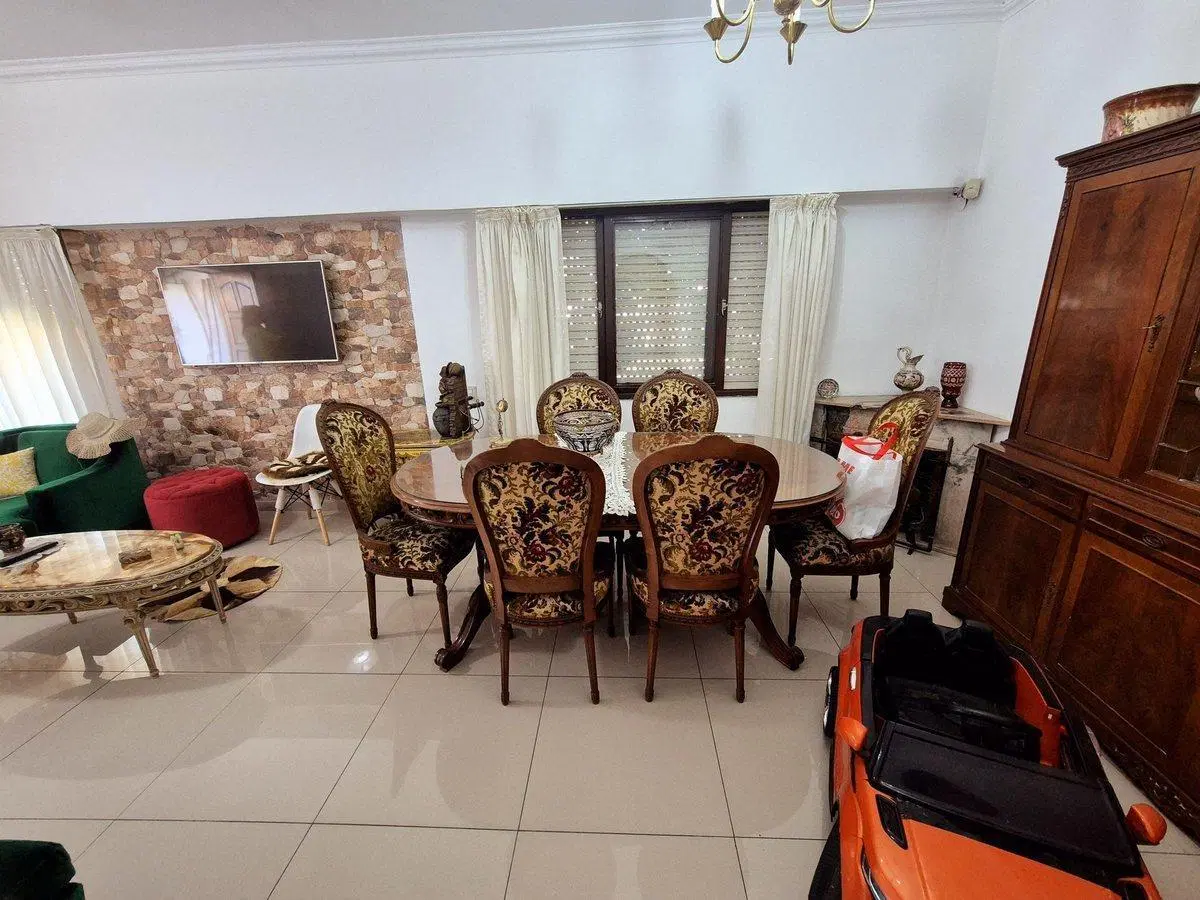 CASA 4 AMBIENTES VENTA MORON MULTIFAMILIAR COCHERA 4