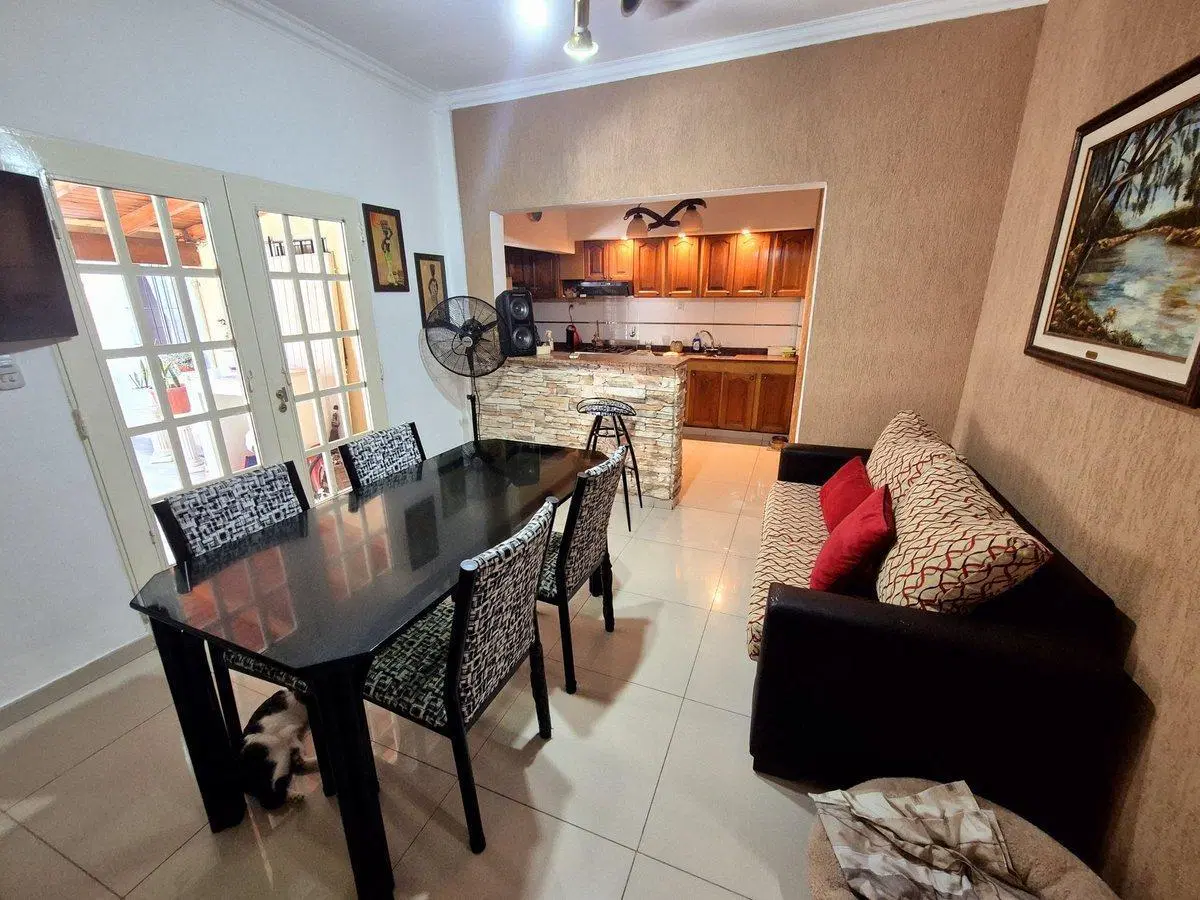 CASA 4 AMBIENTES VENTA MORON MULTIFAMILIAR COCHERA 5