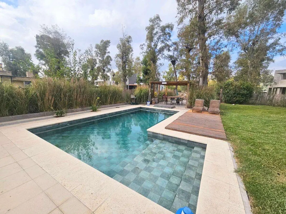 VENTA CASA ALVAREZ DEL BOSQUE 5 AMBIENTES PERMUTA 8