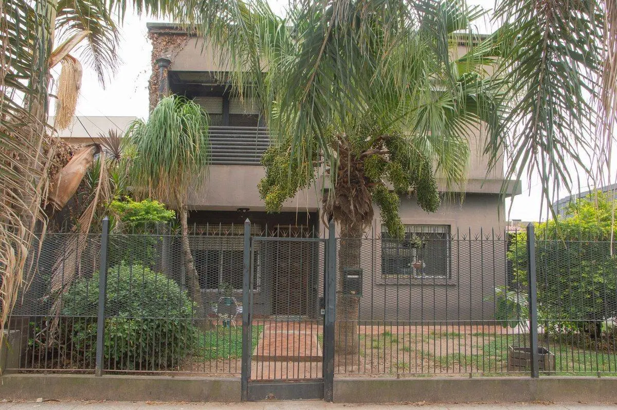 CASA EN VENTA  DOS PLANTAS 4 AMB CASTELAR COCHERA 5