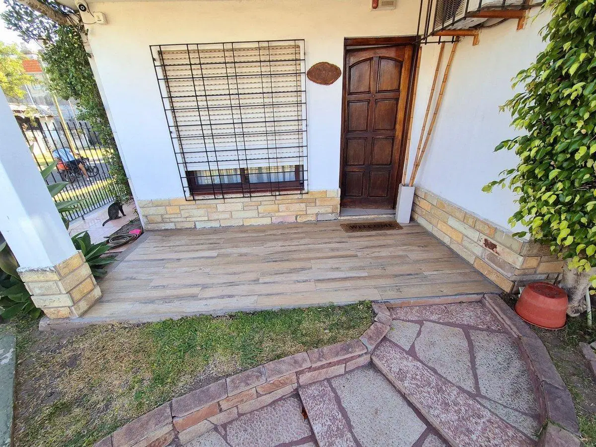 VENTA CASA 4 AMBIENTES MORON COCHERA DEPARTAMENTO 8