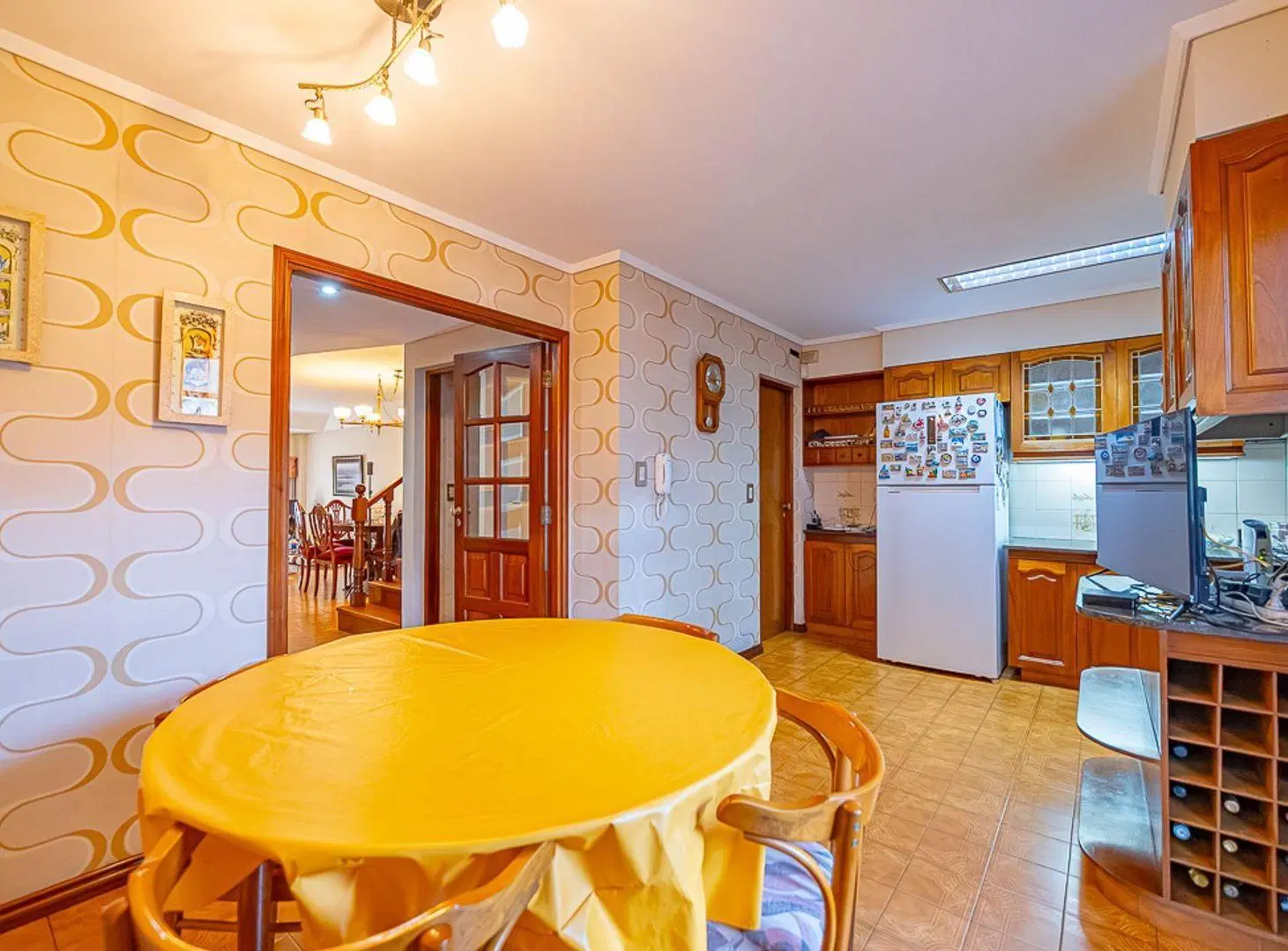 VENTA DOS CASAS EN PLENO CENTRO DE VALENTIN ALSINA 8
