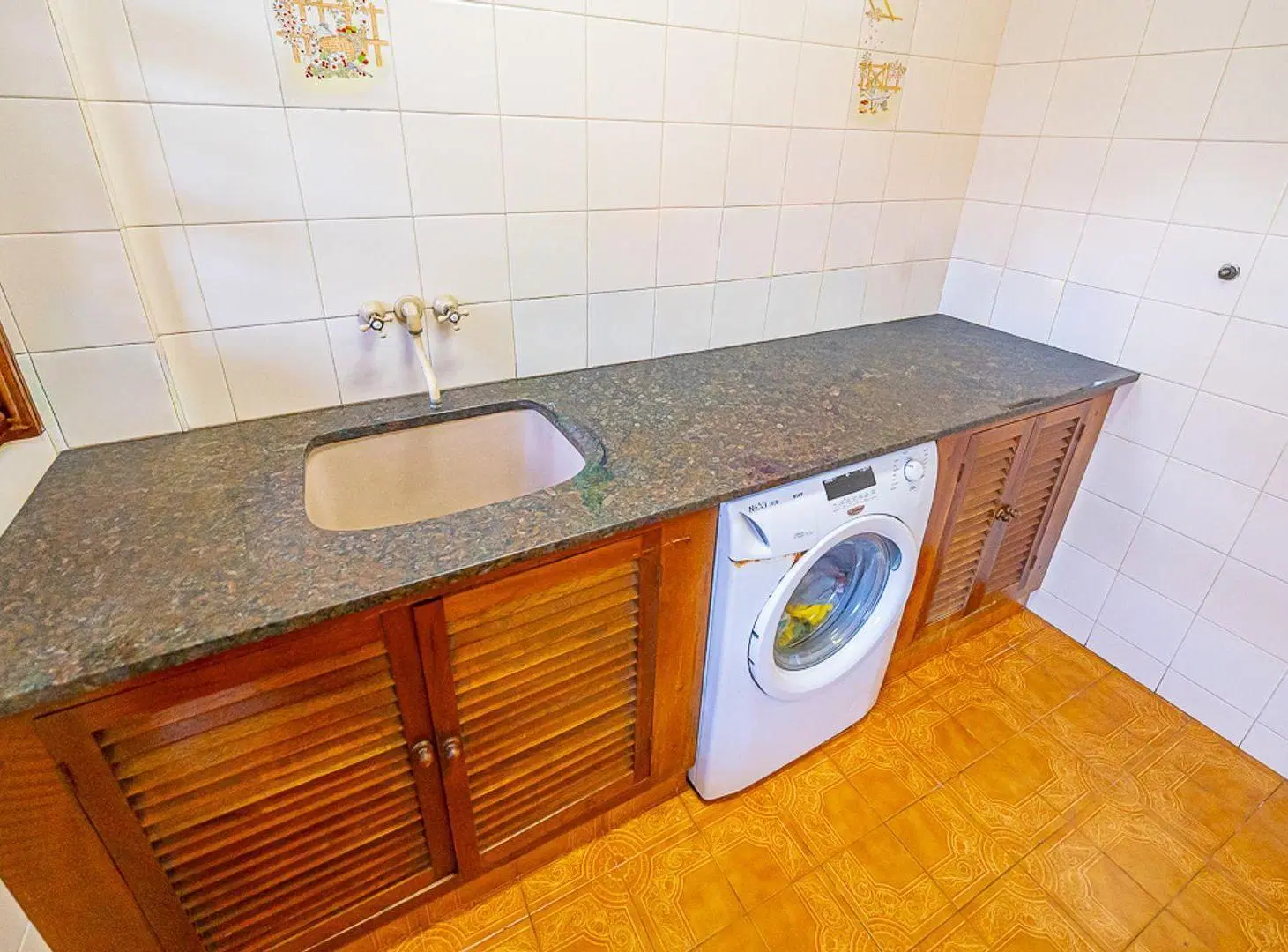 VENTA DOS CASAS EN PLENO CENTRO DE VALENTIN ALSINA 5