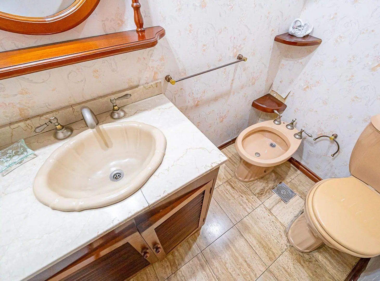 VENTA DOS CASAS EN PLENO CENTRO DE VALENTIN ALSINA 3